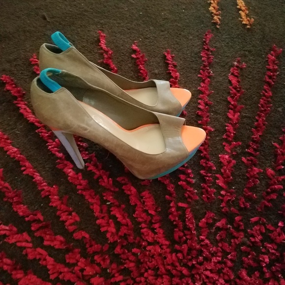 Shoes - Picture 6 of 8